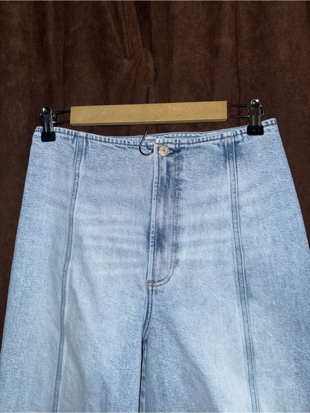 Pistola Blair High Rise Seamed Barrel  in the light-wash colorway "Pristine". - Picture 4 of 5
